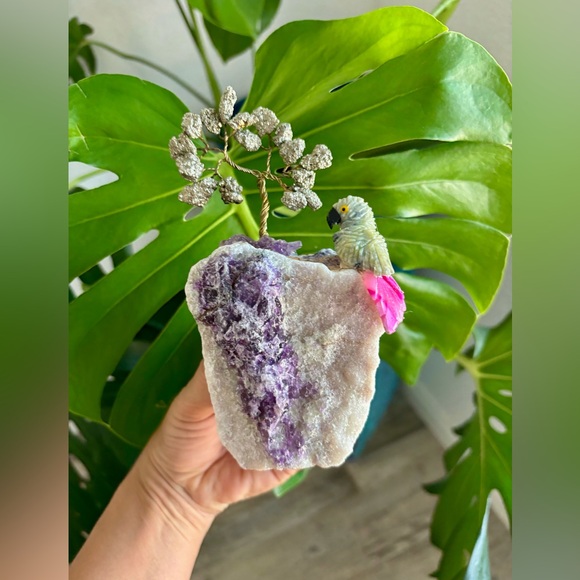 Parrot carving on Fluorite - Picture 4 of 6